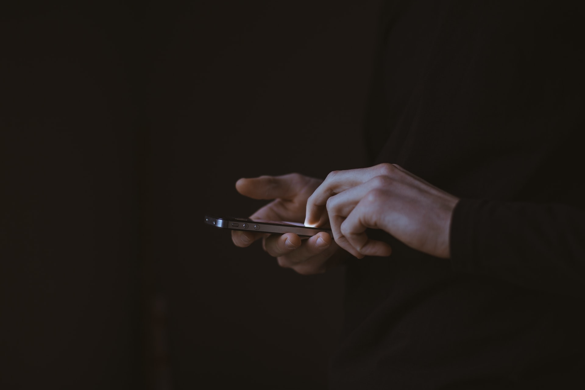 Hati-hati, 250 Aplikasi Berbahaya Mangsa Pengguna iPhone &amp; Android